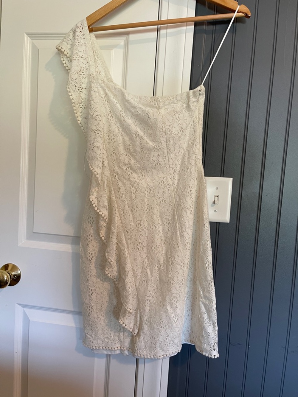 cupcakes & cashmere Ivory One-Shoulder Lace Dress